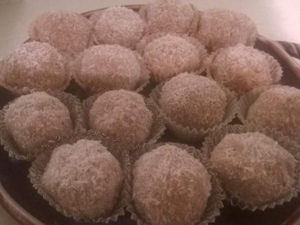 Strawberry and coconut bliss balls