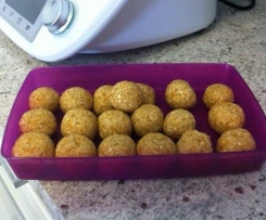 APRICOT & OAT BALLS