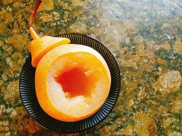 Steamed pear with chun bei 川貝燉雪梨