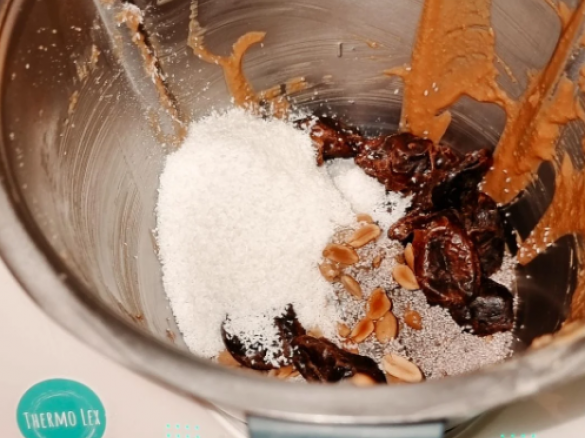 Thermo Lex peanut bliss balls