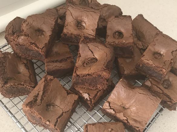 Chewy Choc-Chunk Slice