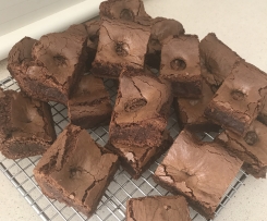 Chewy Choc-Chunk Slice