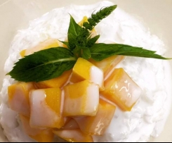 Sticky Coconut Rice with Mango