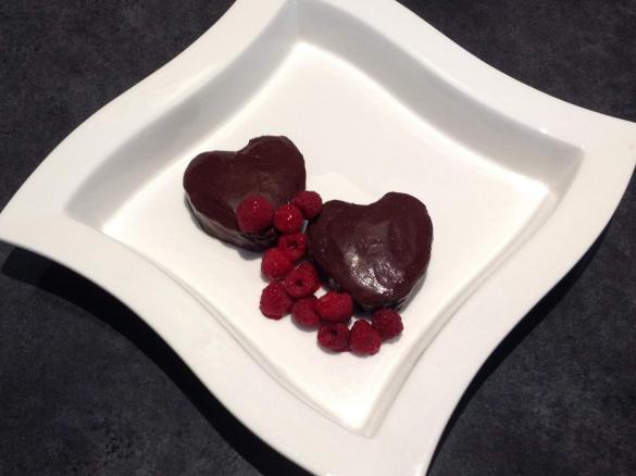 Almond and raspberry flourless chocolate cake