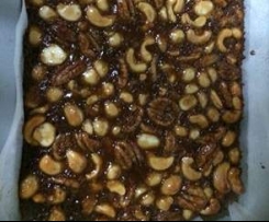 CARAMEL NUT SLICE (LOW FODMAPS, DAIRY FREE)