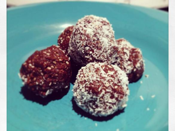 Macadamia and date chocolate balls