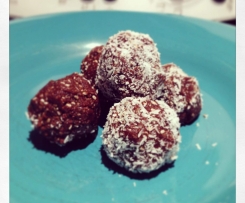 Macadamia and date chocolate balls