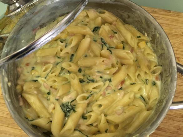 Bacon, Chicken and Spinach Creamy Pasta