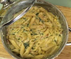 Bacon, Chicken and Spinach Creamy Pasta