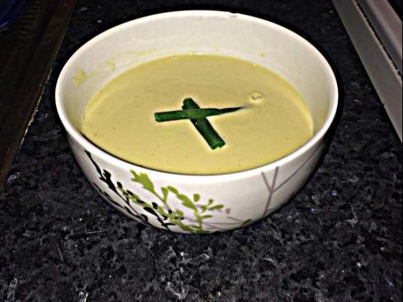 Cheesy Cauliflower & Leek Surprise Soup