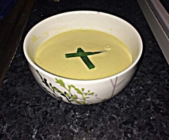 Cheesy Cauliflower & Leek Surprise Soup