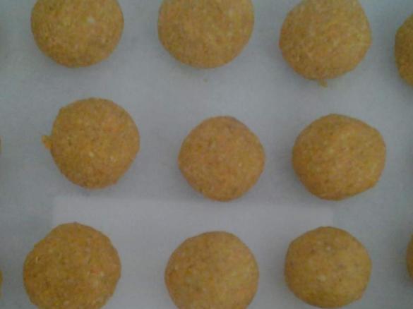 Gluten and Sugar Free Raw Carrot Cake Balls