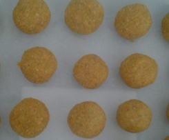 Gluten and Sugar Free Raw Carrot Cake Balls