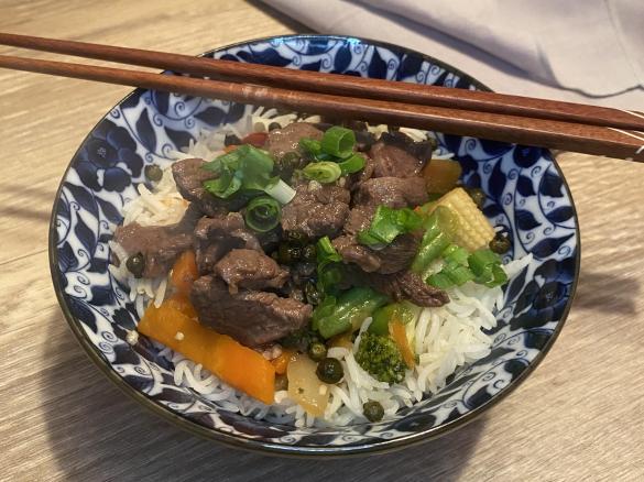 Janine's Nua Phad Prik Thai Onn - Pepper Beef Stirfry - Thermie and Friends