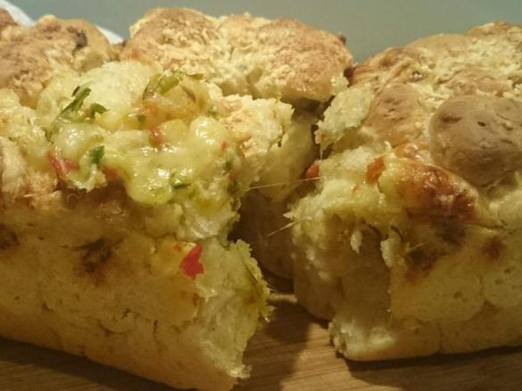 Cheesy chilli pull apart bread