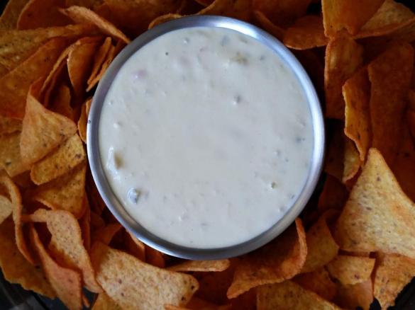 Mr Mixie's chilli con queso