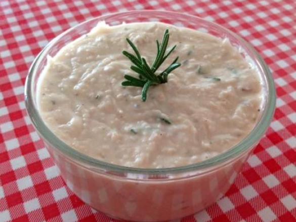 Roasted garlic, rosemary and white bean dip (gluten free dairy free)