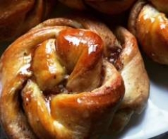 kanelbullar (spiced buns)