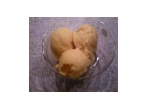 Mango frozen yoghurt