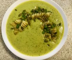 Green pesto vegetable soup