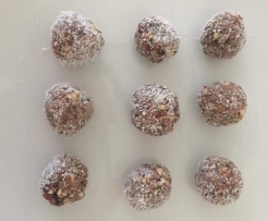CHIA CHOCOLATE BLISS BALLS PALEO 