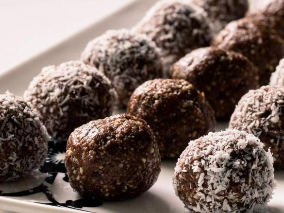Raw Chocolate hazelnut balls