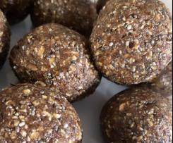 DATE & COCONUT BLISS BALLS