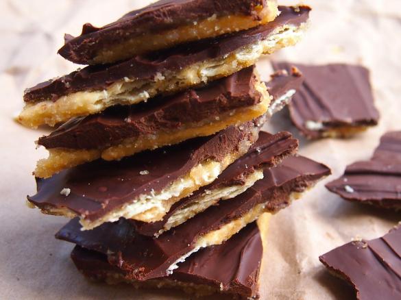 Salted caramel crackers