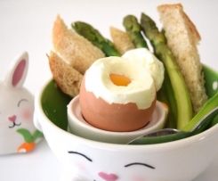 Soft boiled eggs with asparagus soldiers