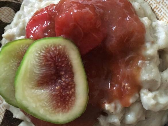 Cashew milk oat porridge