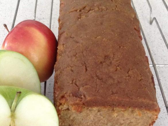 Apple Bread with Cinnamon Topping