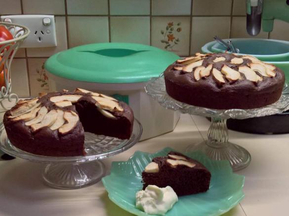 Eggless Chocolate and Apple Topped Cake