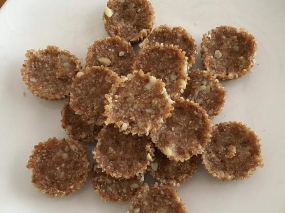 Jersey caramel & macadamia treats