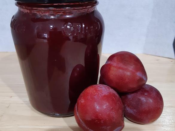 Low Sugar Plum Jam or Apricot Jam