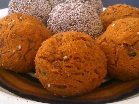 Paleo Salmon and Sweet Potato Balls (grain/dairy free) - TODDLER FINGER FOOD!