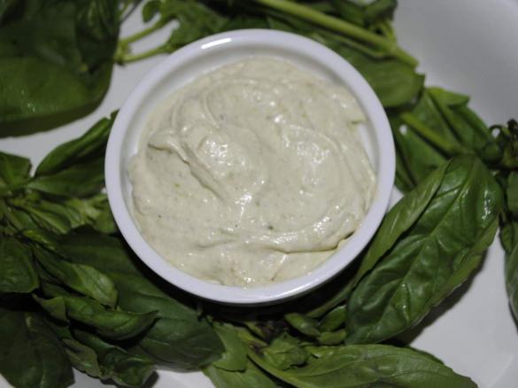 Sweet Pistachio & Basil Creamy Dip