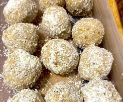 Banana Balls with Oats and Apricots