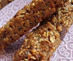 Nut and gluten-free muesli bar