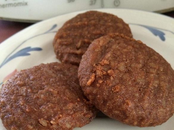 Paleo Macadamia Chocolate Cookies