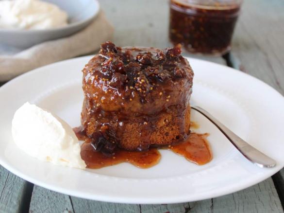 Hazelnut and fig puddings with ginger and orange sauce