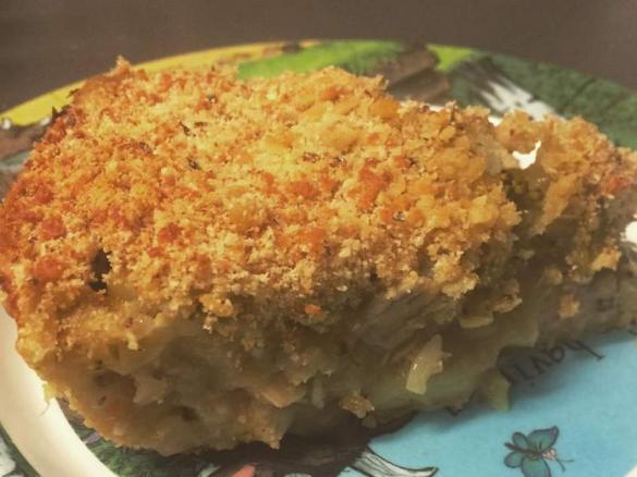 Chunky chicken and fennel pie with parmesan crumb