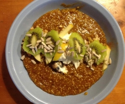 Turmeric and quinoa porridge