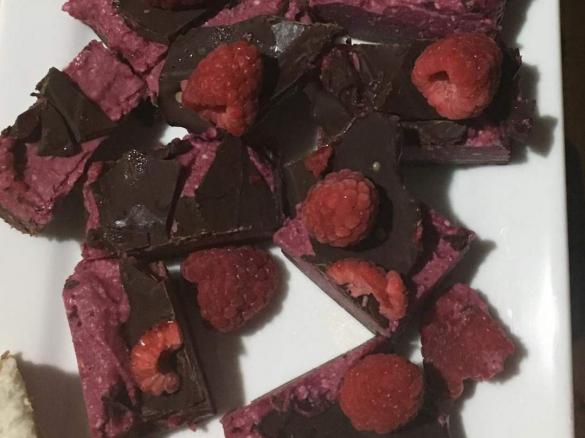Raspberry chocolate raw slice