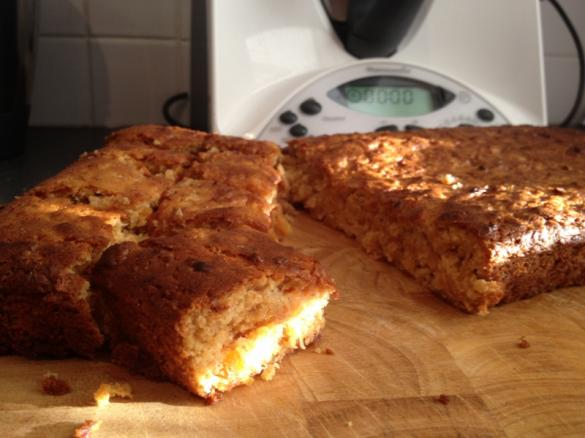 Apricot and Date Slice