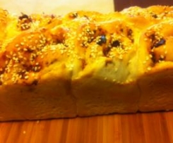 SUNDRIED TOMATO AND OLIVE PULL APART BREAD