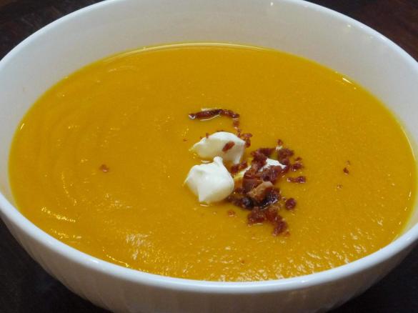 Creamy Carrot & Butternut Soup (Weightwatchers Friendly!)