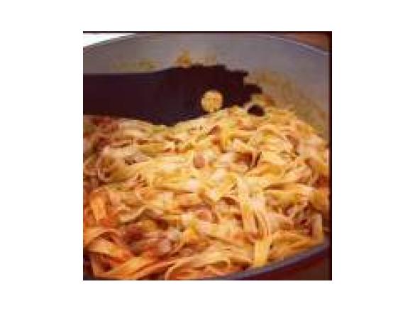 Macarrones con Tomato (pasta with tomatoes)