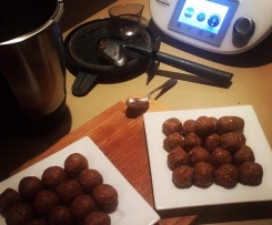 Raw Chocolate Snack Balls