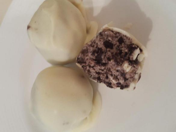 mini oreo cheesecake balls