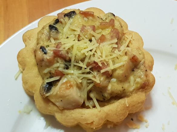 Creamy Chicken, Bacon and Mushroom Vol au Vents